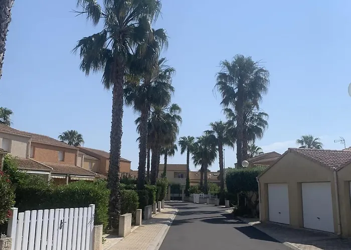 Pavillon Pour 4 Personnes Dans Avec Piscine Vakantiehuis *