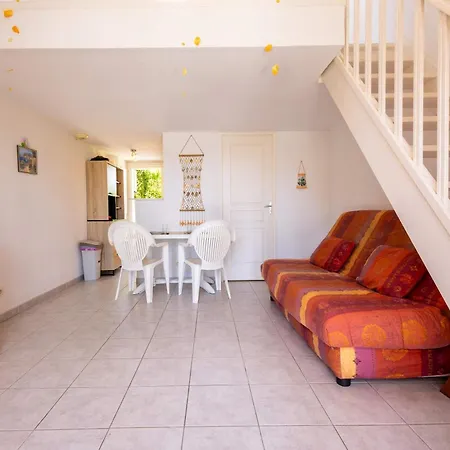 Prázdninový dům Pavillon Pour 4 Personnes Dans Avec Piscine