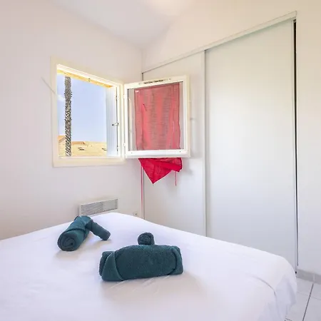 Prázdninový dům Pavillon Pour 4 Personnes Dans Avec Piscine *