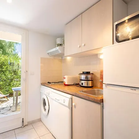 Pavillon Pour 4 Personnes Dans Avec Piscine