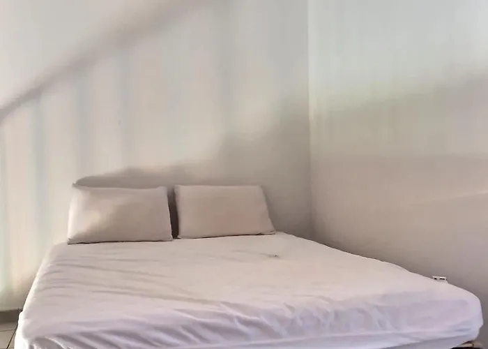 Pavillon Pour 4 Personnes Dans Avec Piscine