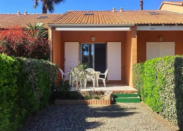 Pavillon Pour 4 Personnes Dans Avec Piscine