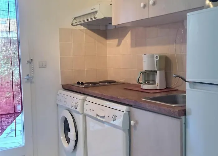 Pavillon Pour 4 Personnes Dans Avec Piscine Ferienhaus